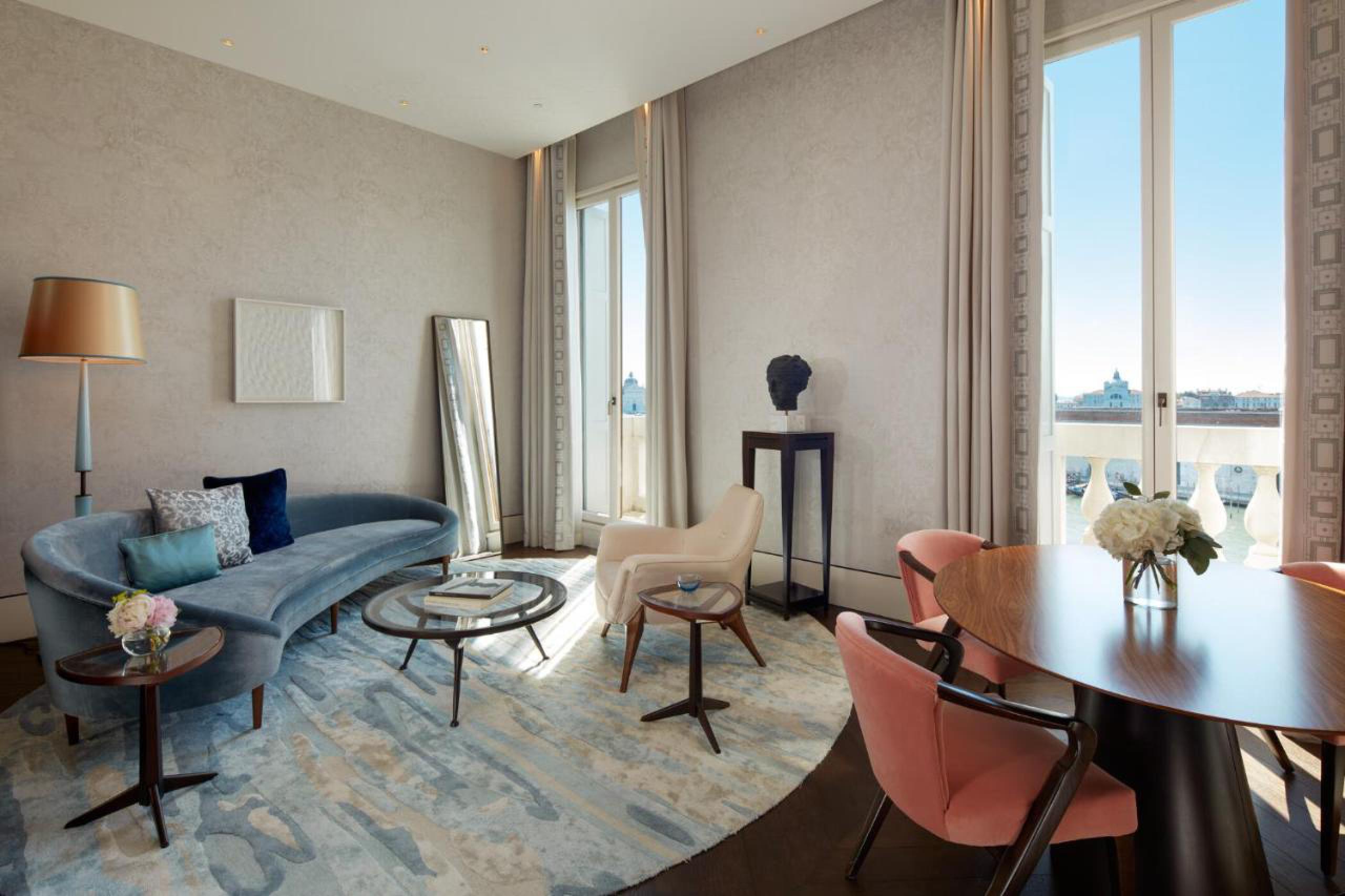 Hotel the St. Regis – Venezia. Permanent set-up of works inside rooms and suites.